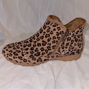 NWOT Skechers Women's Leopard Print Faux Fur Lined Ankle Booties